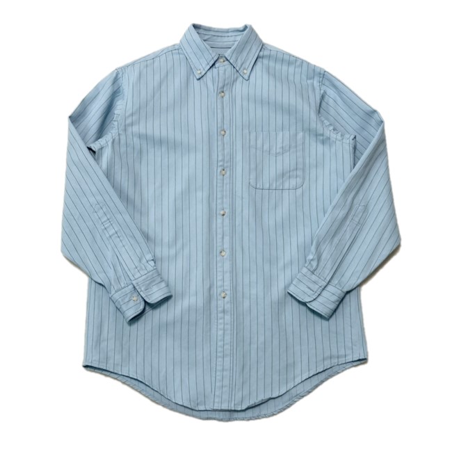 水色のシャツ